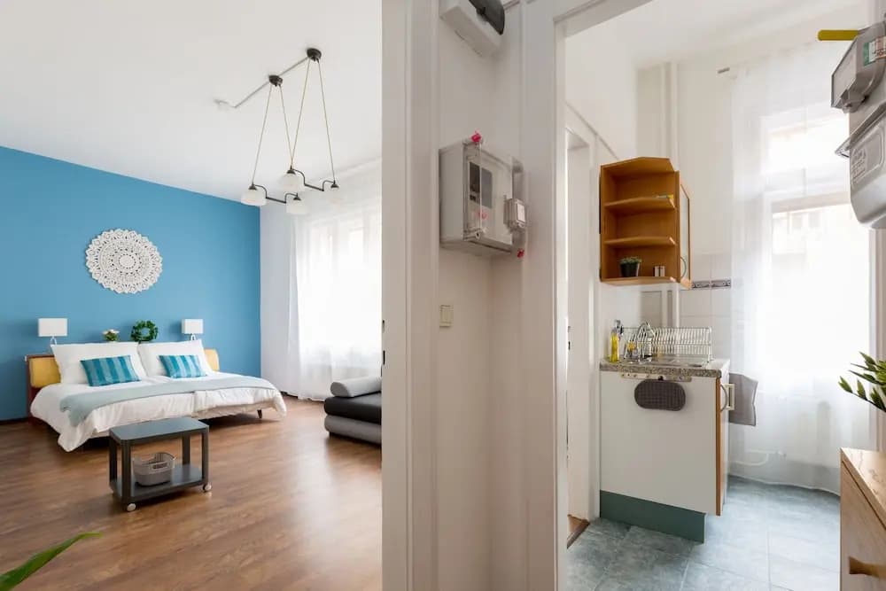 Metro Central Apartment - photo 4