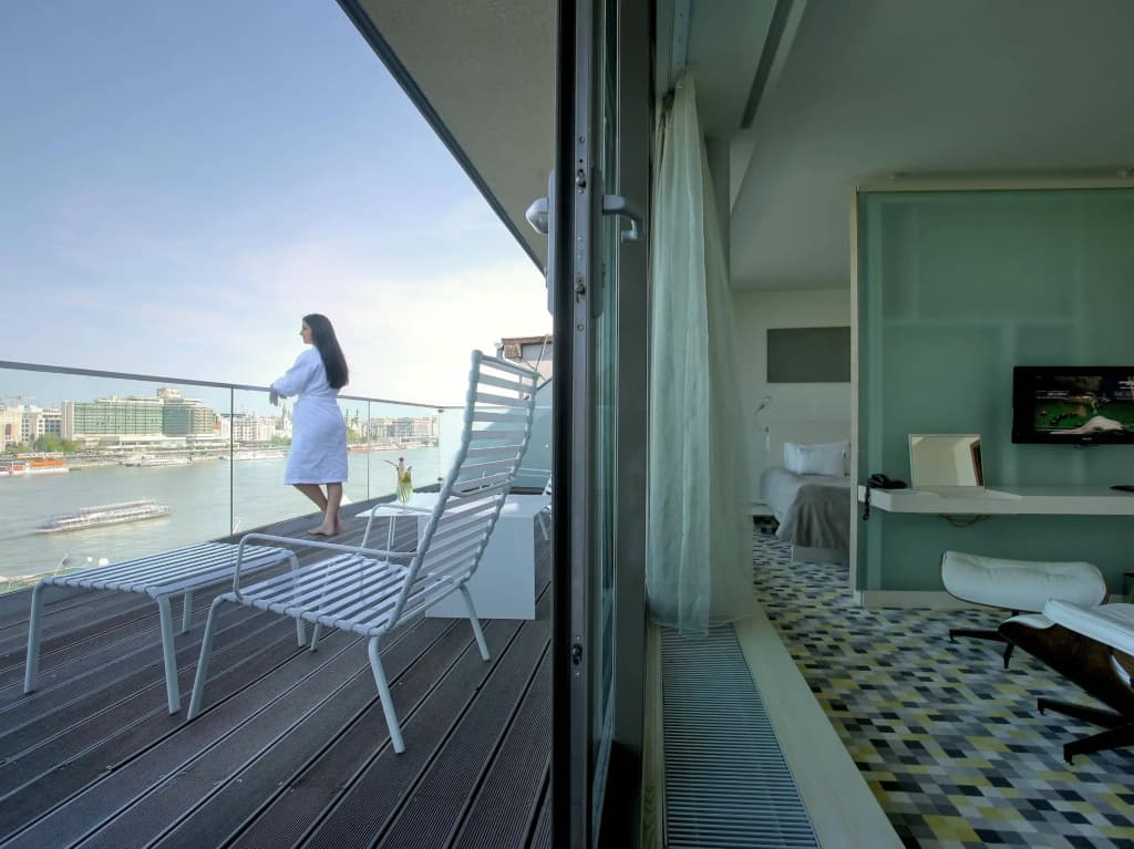 Leon Hotel & Lounge - photo 8