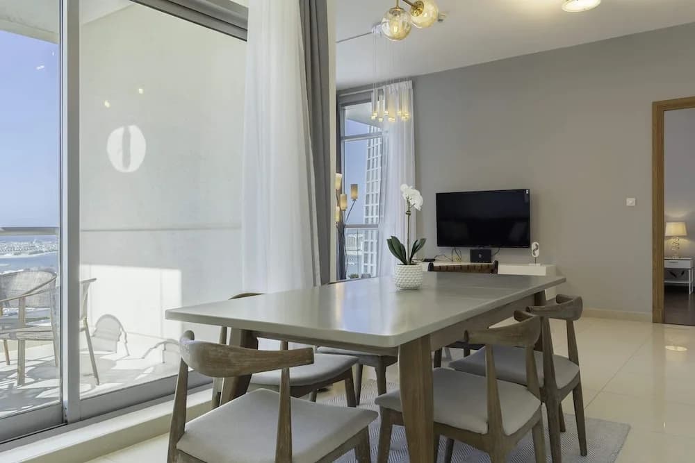 Sleek & Serene Apartment w/ Stunning Marina Views - photo 3