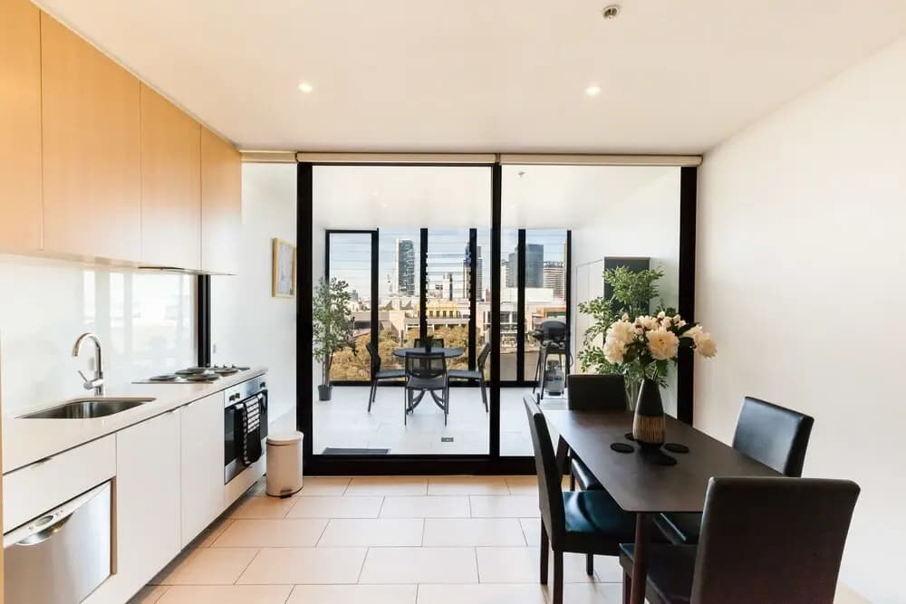 MILES, 1BDR Melbourne Apartment - photo 5