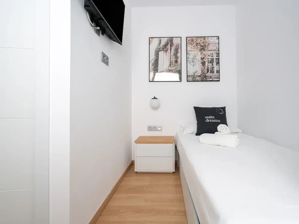 Limehome Barcelona Carrer de Fontcoberta - photo 16