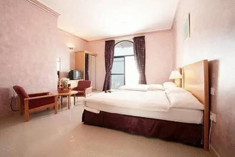 Beach Hotel - photo 3