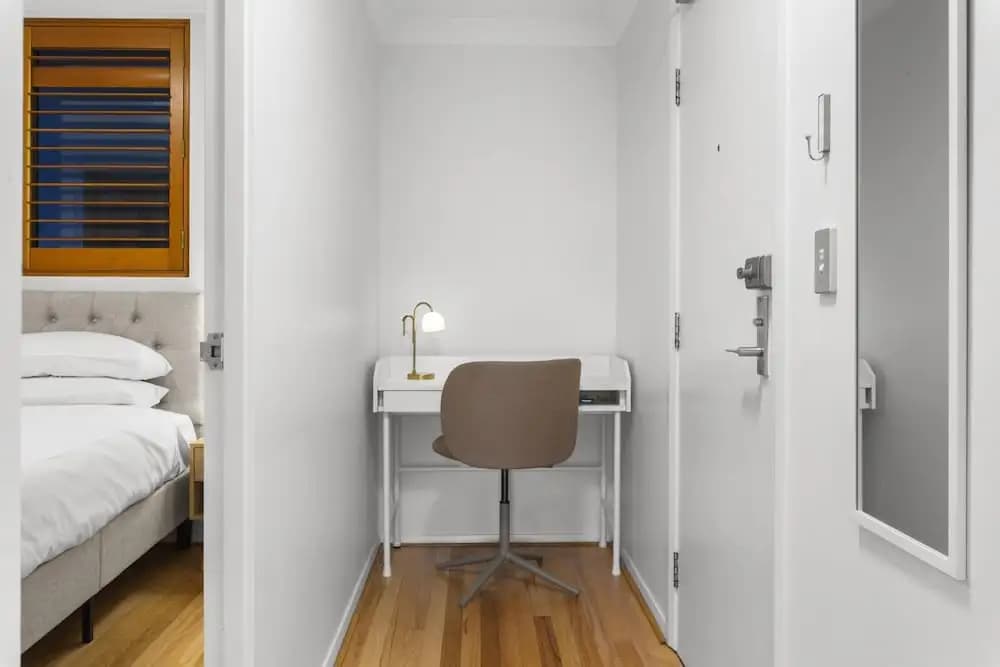 Bright 1-bed Apartment in Central Redfern - photo 2