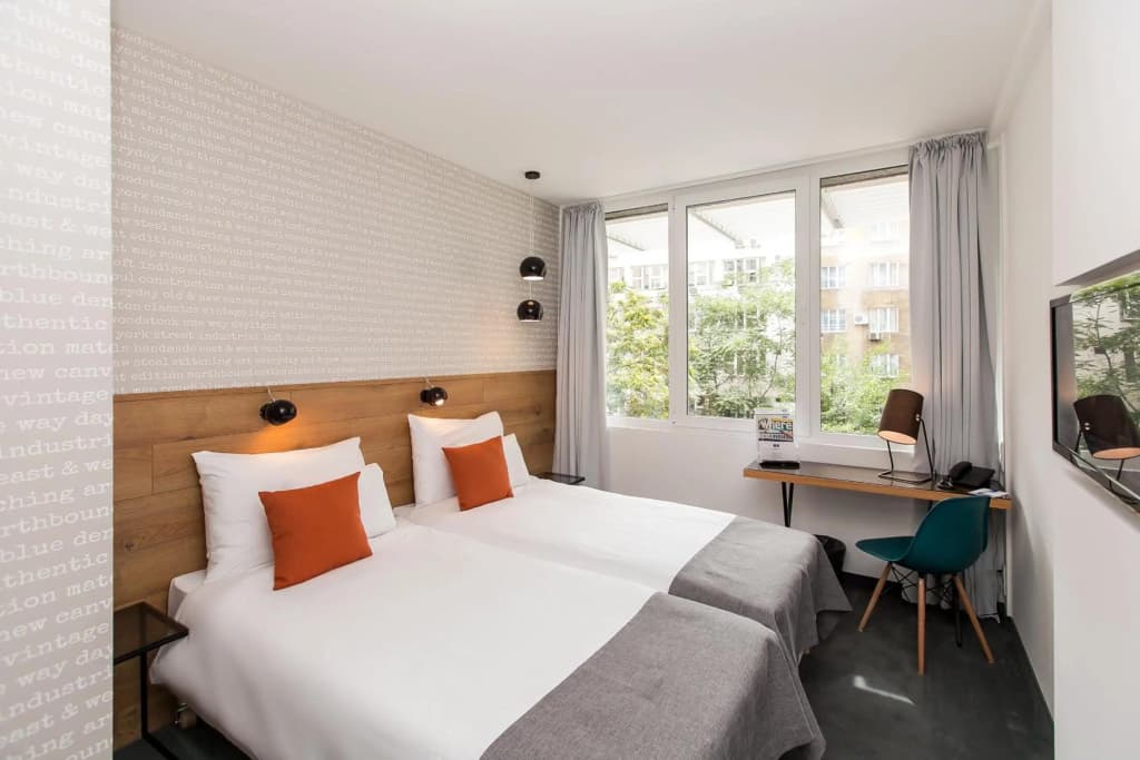 Roombach Hotel Budapest Center - photo 4