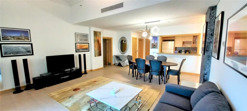 Spacious & Chic 1 bedroom with balcony in Palm - photo 2
