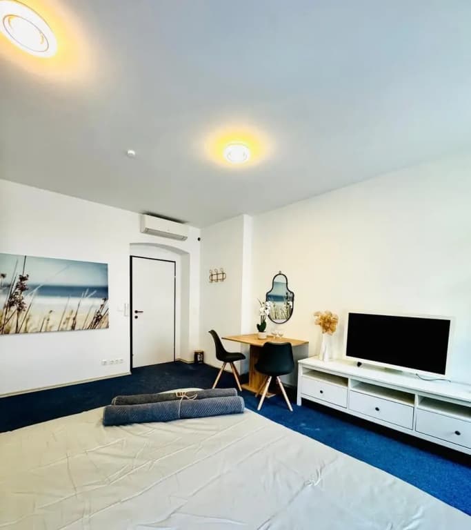 Spacious 7BR Apartment Prime Location - photo 26