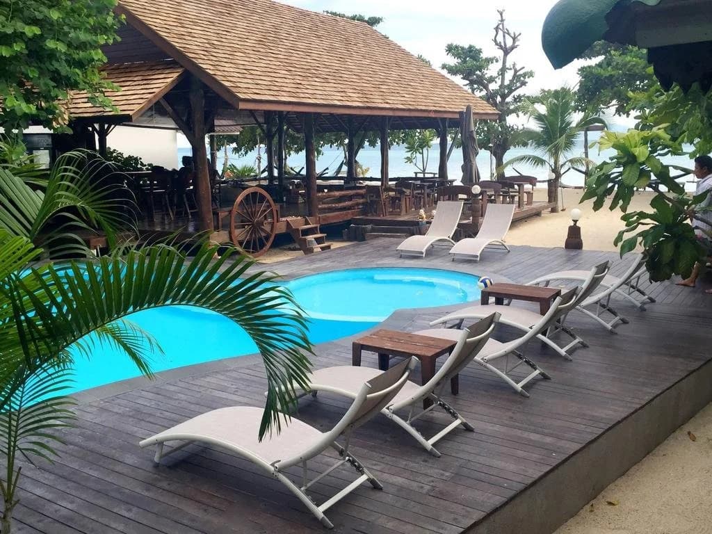 V-View Beach Resort - photo 8