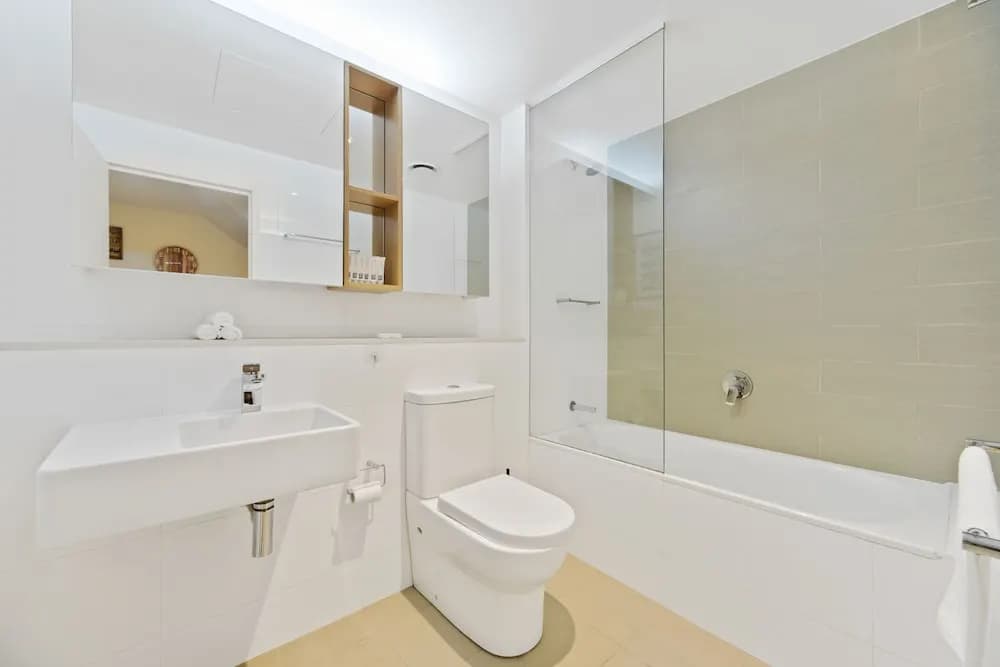 HomeHotel-Luxurious next to Shopping - photo 12