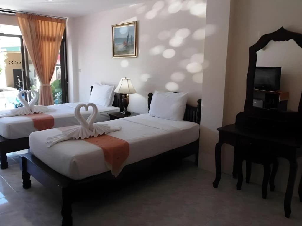 Panupong Hotel - photo 6