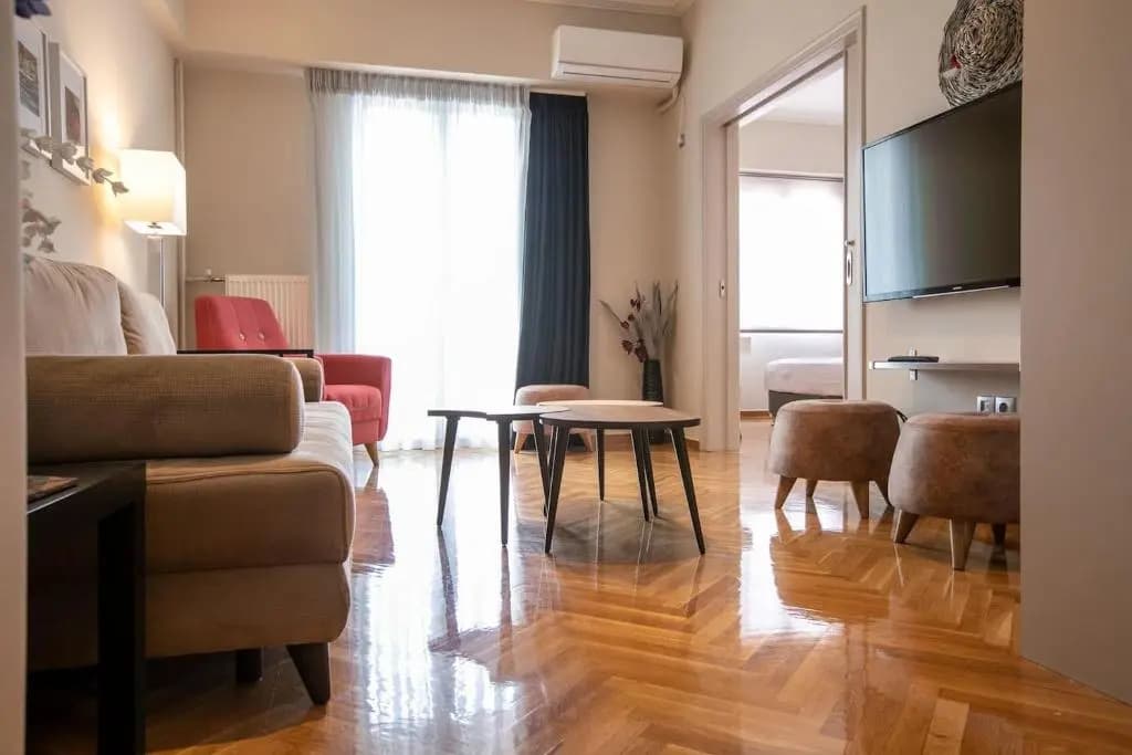 Luxurious 4 bdrm+3 bath Apt in the heart of Athens - main photo
