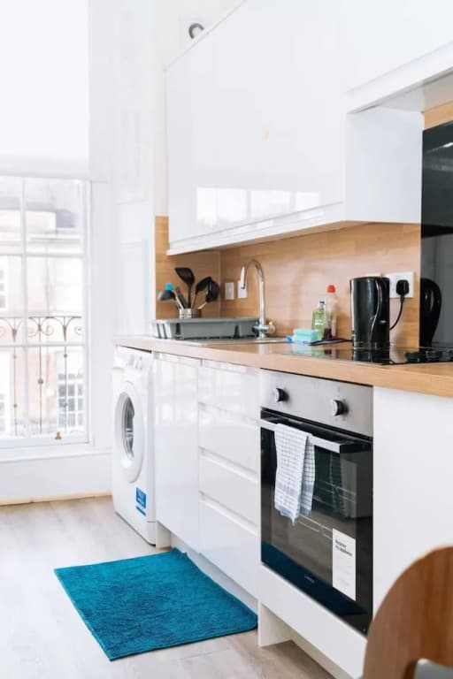 Bright High-ceiling 2BD Flat - Central Edinburgh! - photo 15