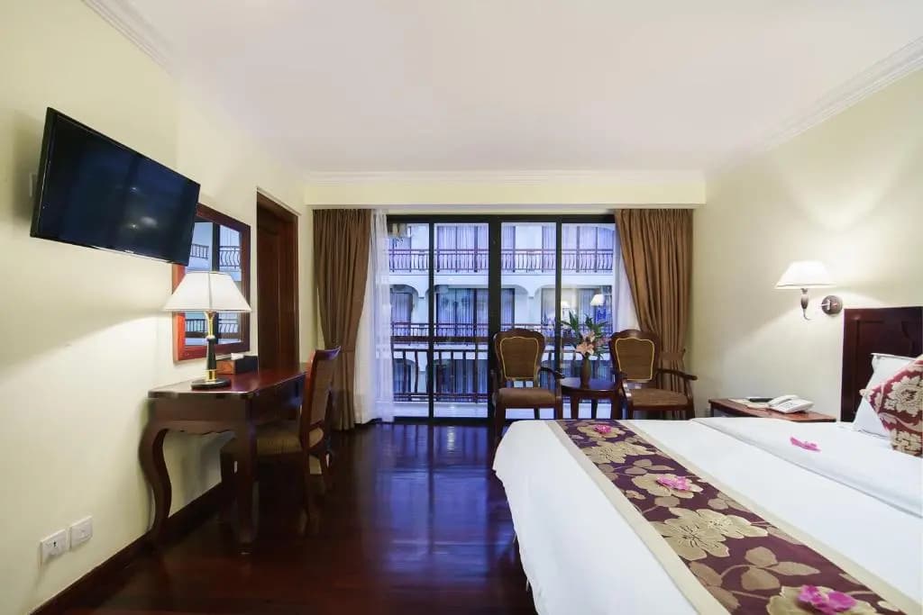 Smiling Deluxe Hotel - photo 4