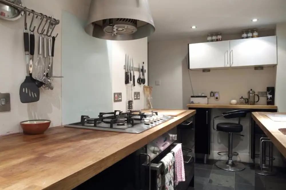 City Centre 2 Bed Flat - photo 11