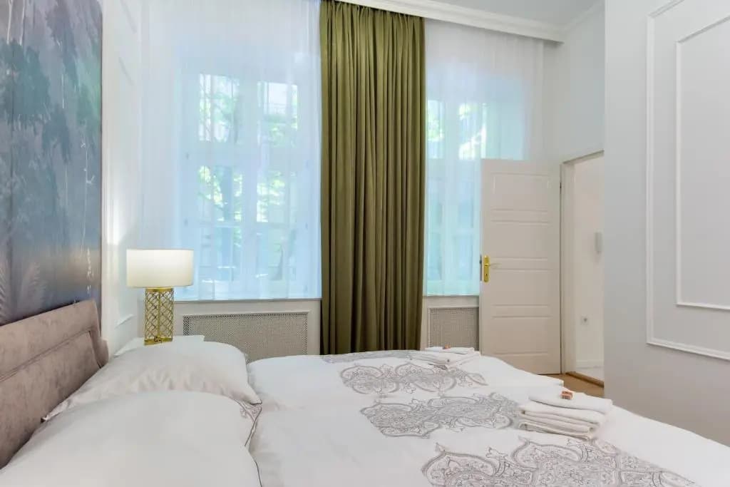 Chestnut & Eliza Suites - Superior Homes - photo 6