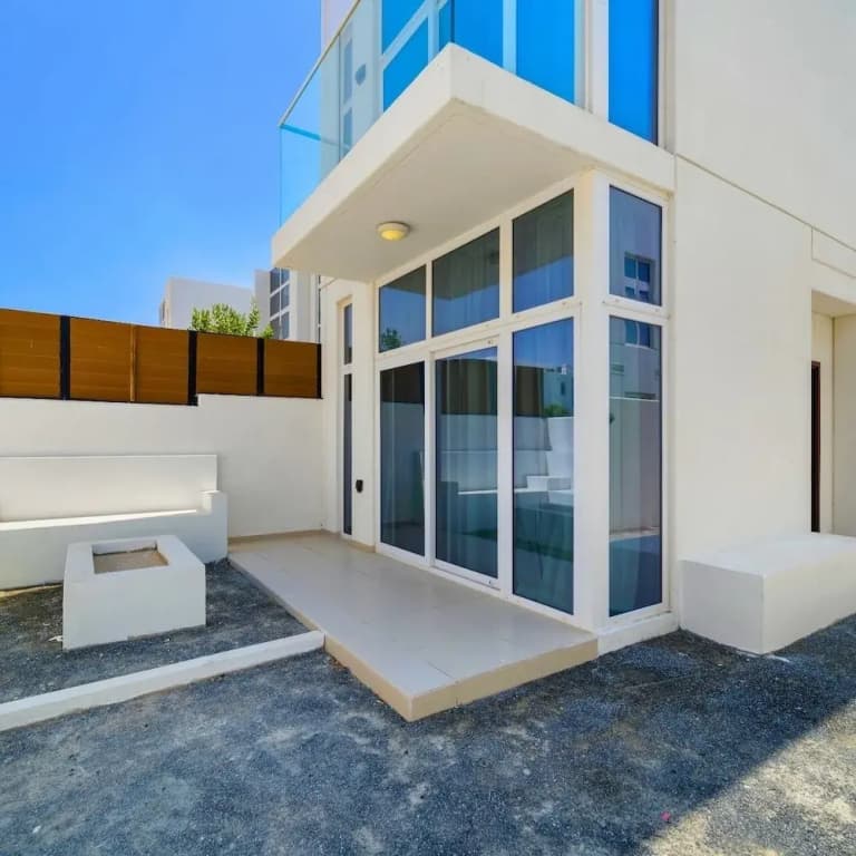 Modern 3BR townhouse in Damac Hills 2 - photo 12