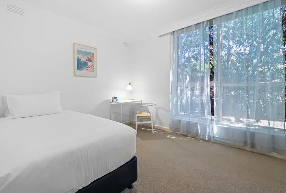 Charming Inner-city Stay- Space, Style & Location - photo 3
