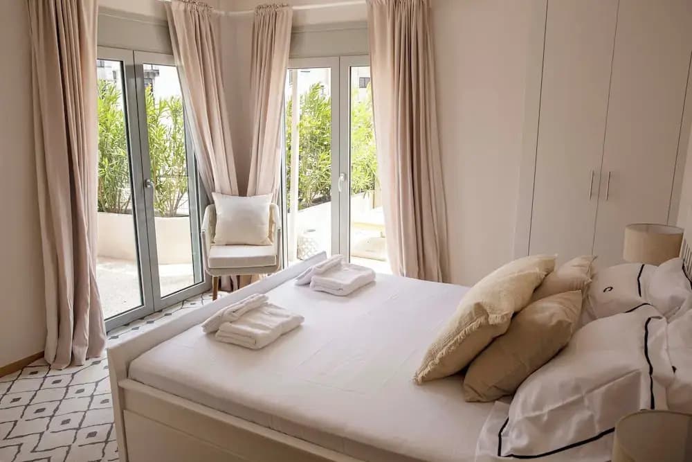 Contemporary Athenian Escape GHH - photo 1