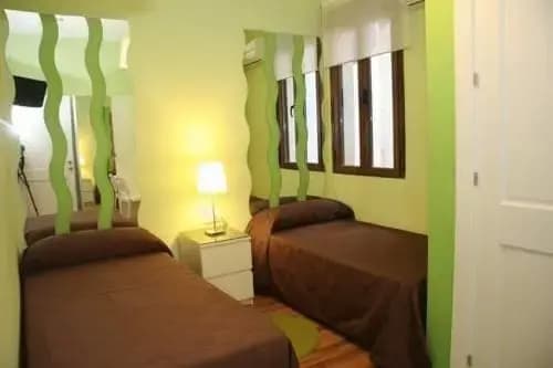 Room Pride Hostal - photo 12