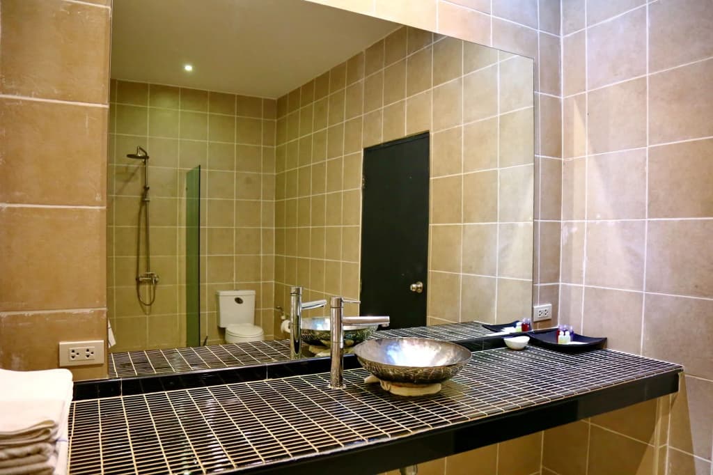 East Suites - photo 10