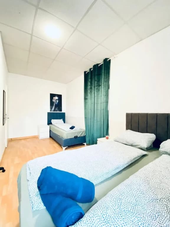 Stylish Shared 3-Bedroom Stay Near City - photo 33