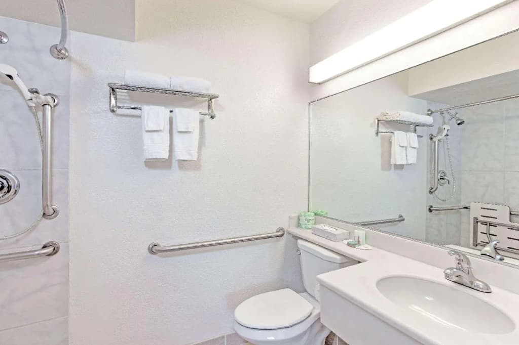 Travelodge by Wyndham Hollywood-Vermont/Sunset - photo 8