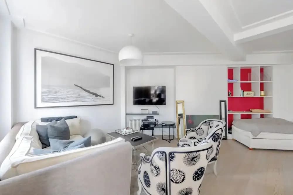 Sleek & Stylish 1BD Flat w/ Balcony - Kings Road - photo 6
