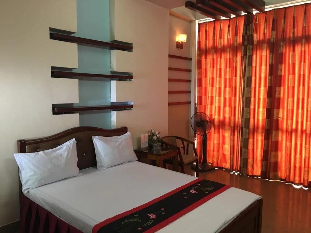 Sunrise Hotel - photo 2