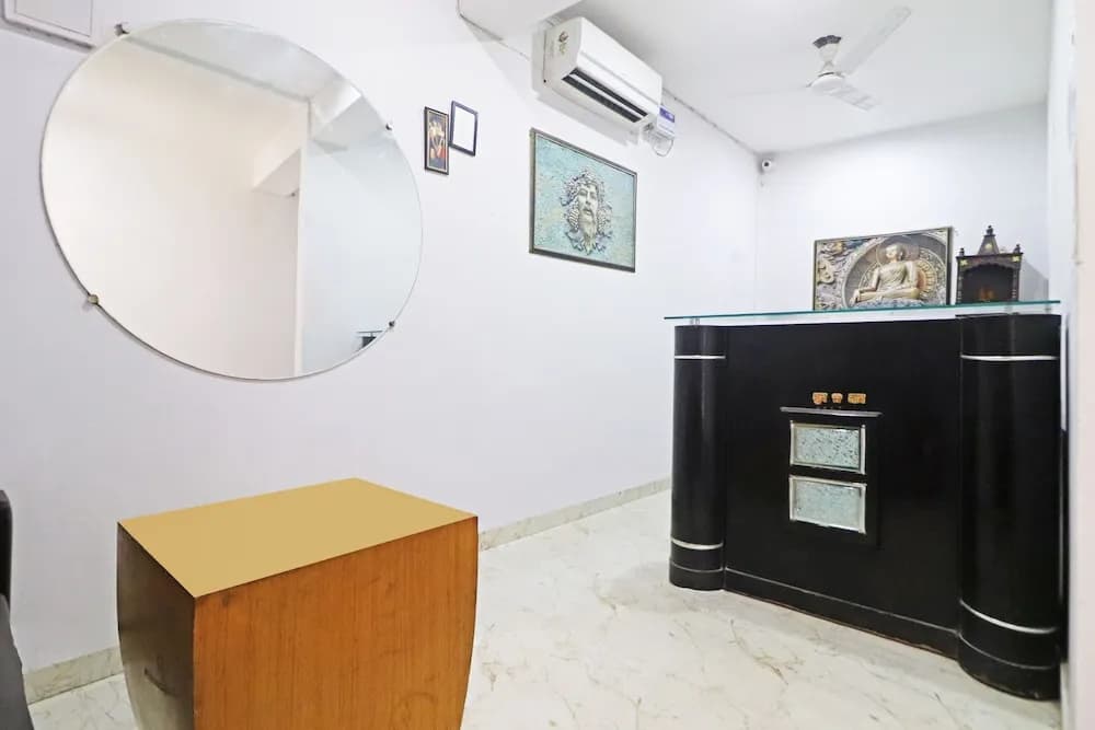 Mauryan Elite Hotel Chhatarpur Metro Station - photo 2