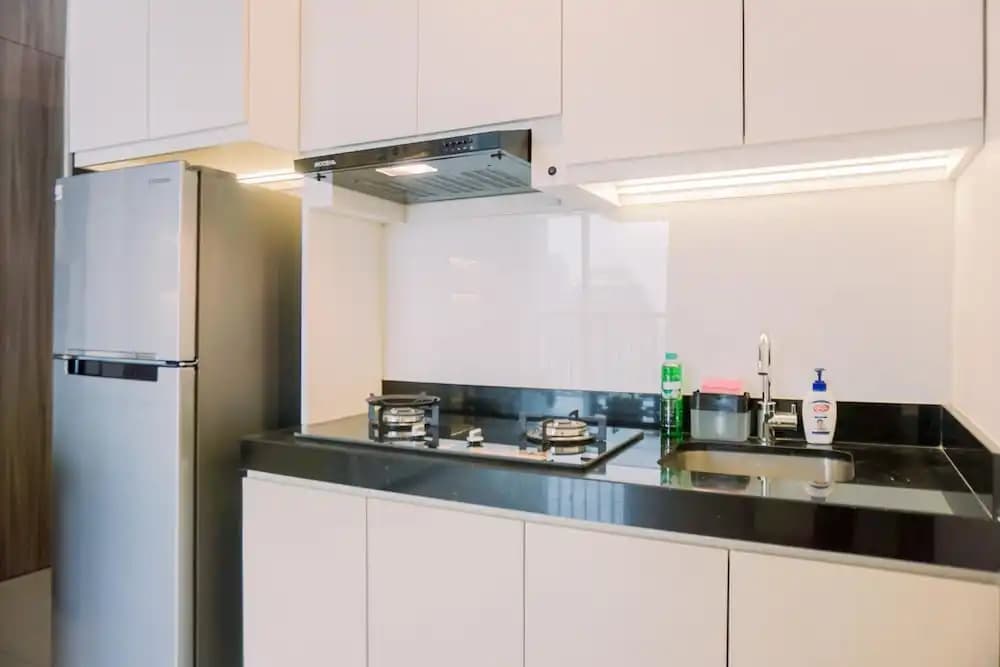Spacious And Warm 2Br At Ciputra World 2 Apartment - photo 6