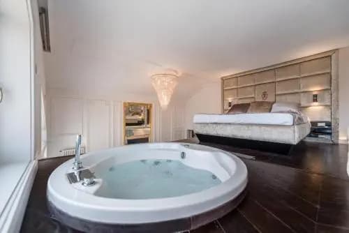 Enzo Capo Suites Down Town - photo 13