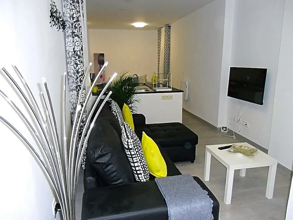 Bravo Murillo Apartment Center - photo 8