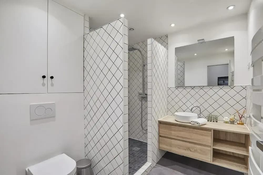 Superb 3 Bedroom Flat in the Center of Paris - photo 8
