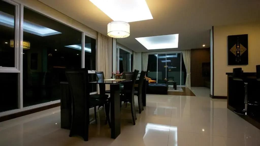 Karon Suite Apartment - photo 21