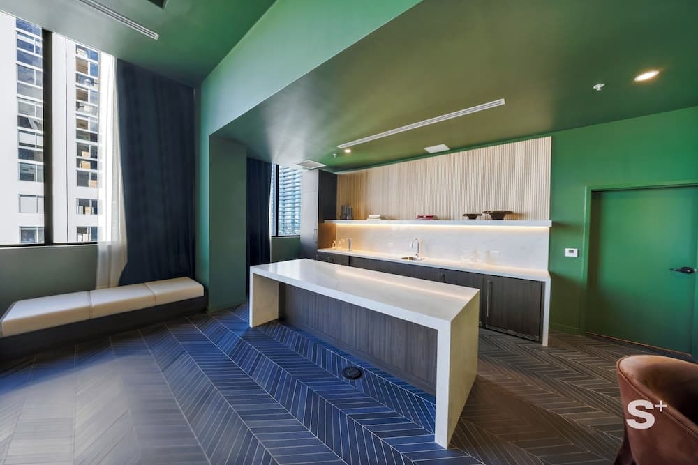 Modern Condo in DTW Miami - Pool & Gym - photo 18