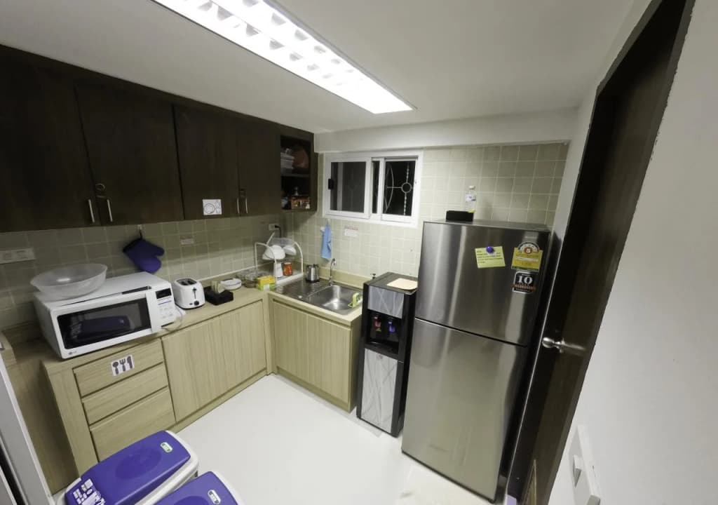 Pier 49 Hostel - photo 16