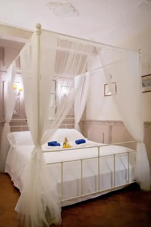 Oltrarno Florence Apartment - photo 2