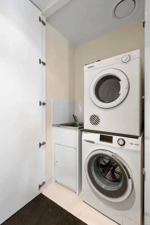 Spacious Melbourne CBD 2-bed Close to Everything - photo 12