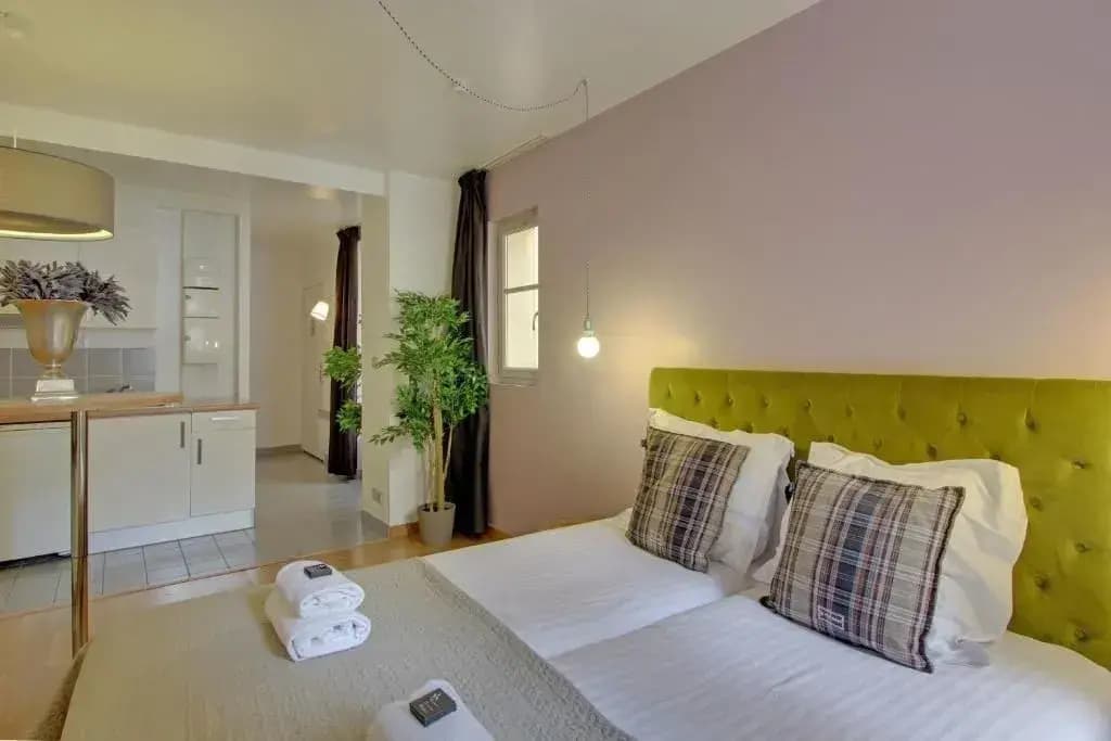 Short Stay Group Museum View Serviced Apartments - photo 1