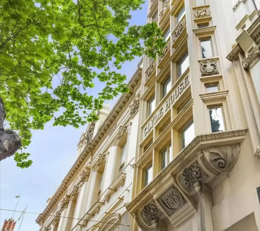Bright 1-bed Apartment Steps From Collins Street - photo 1