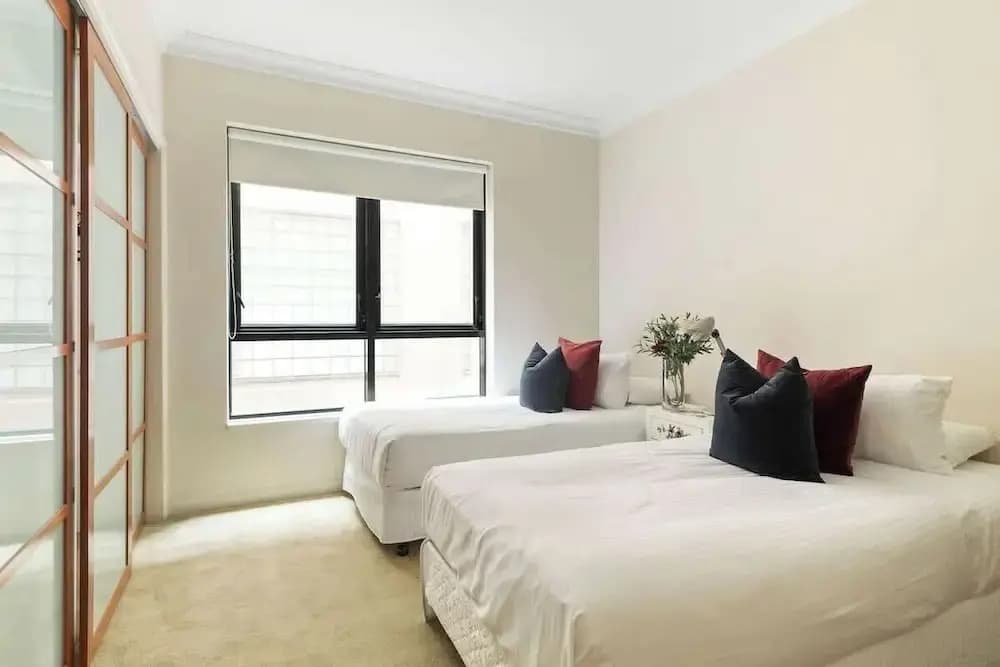 Stylish & Cozy 4BR Retreat With Free Parking - photo 6