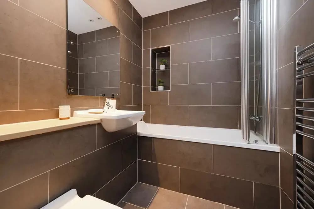 Stylish 2-bed flat in New Town - photo 27