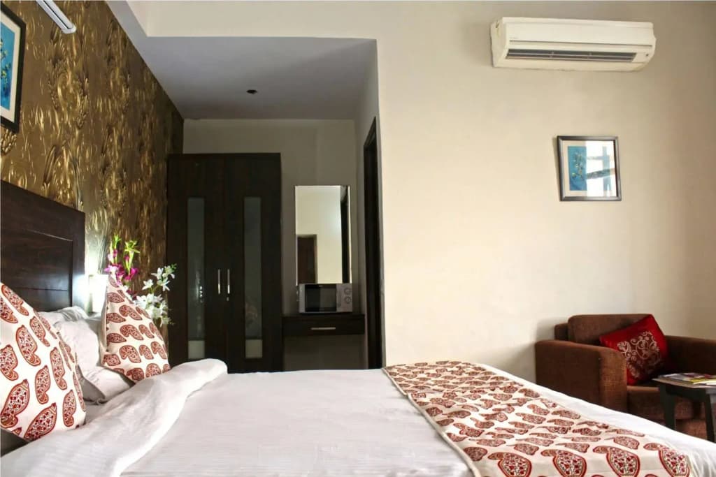 Hotel Jashn Inn near Apollo Hospital, Delhi - photo 7