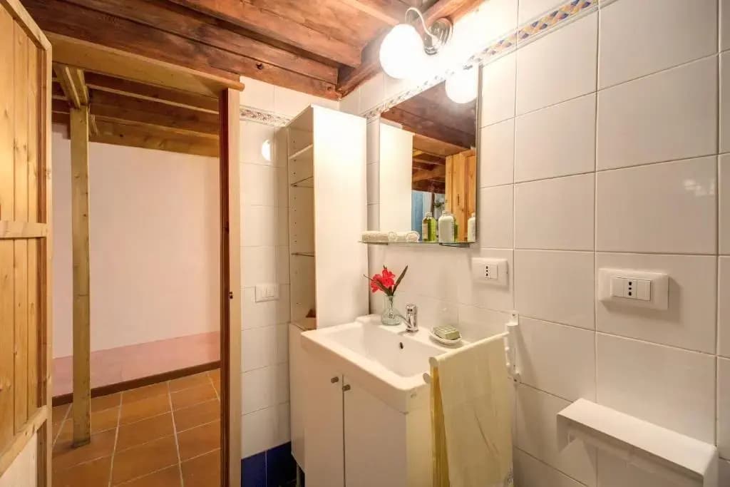 Rhome Apartments - photo 6