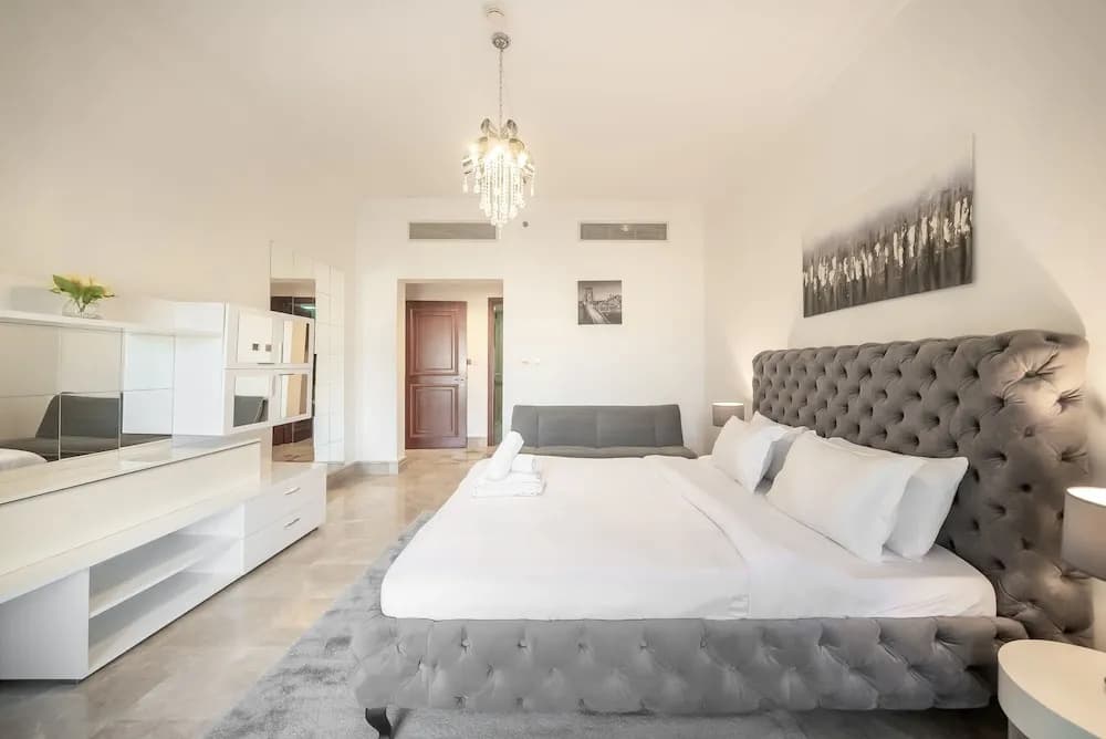 Stylish Urban 1BR Gem in Fairmont-90AB2 - photo 9