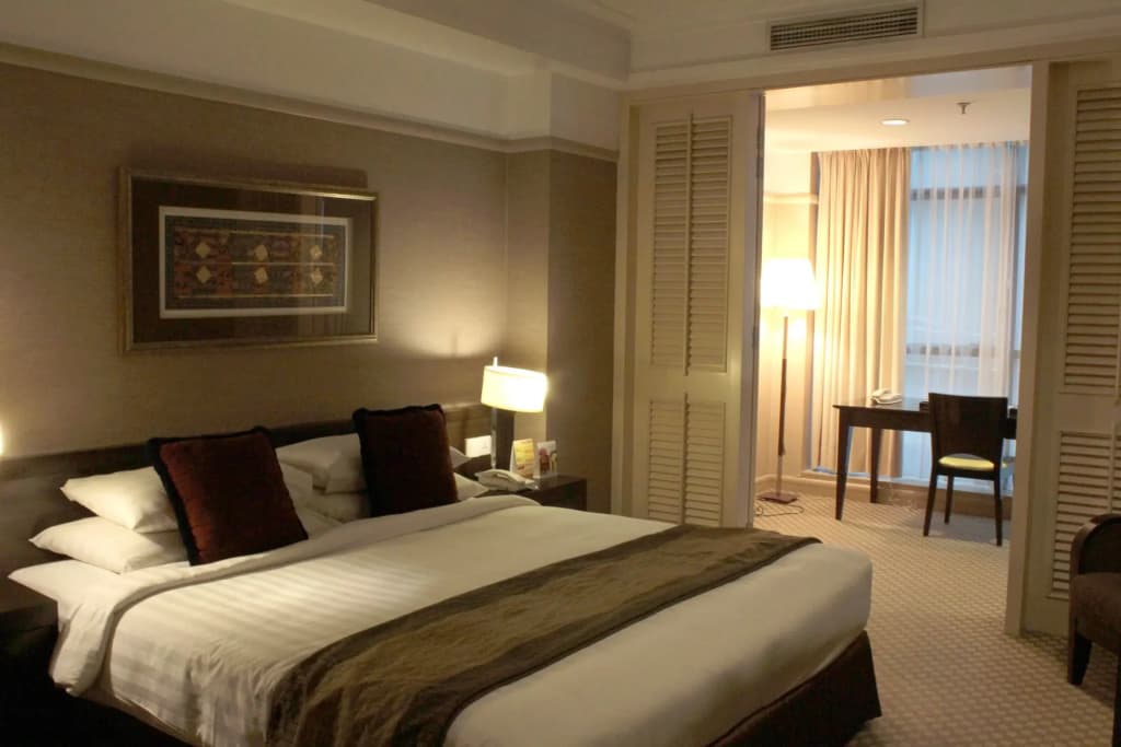 Pacific Regency Hotel Suites - photo 2