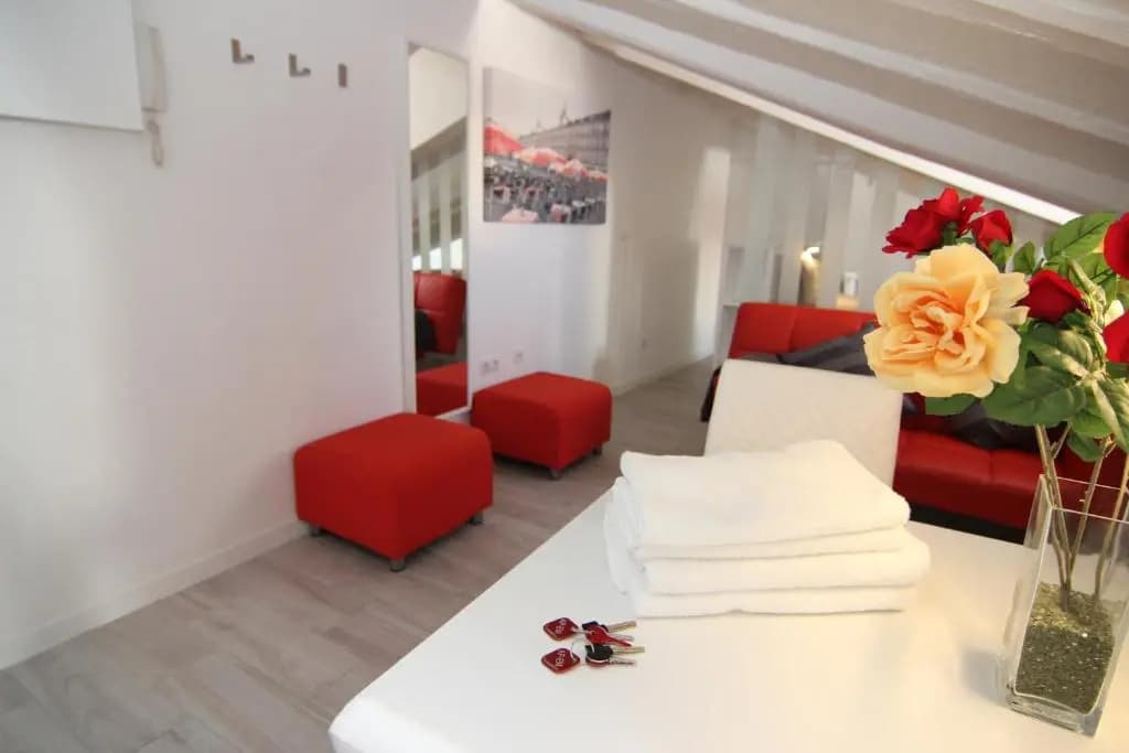 Apartamento atico en Puerta del Sol - photo 6
