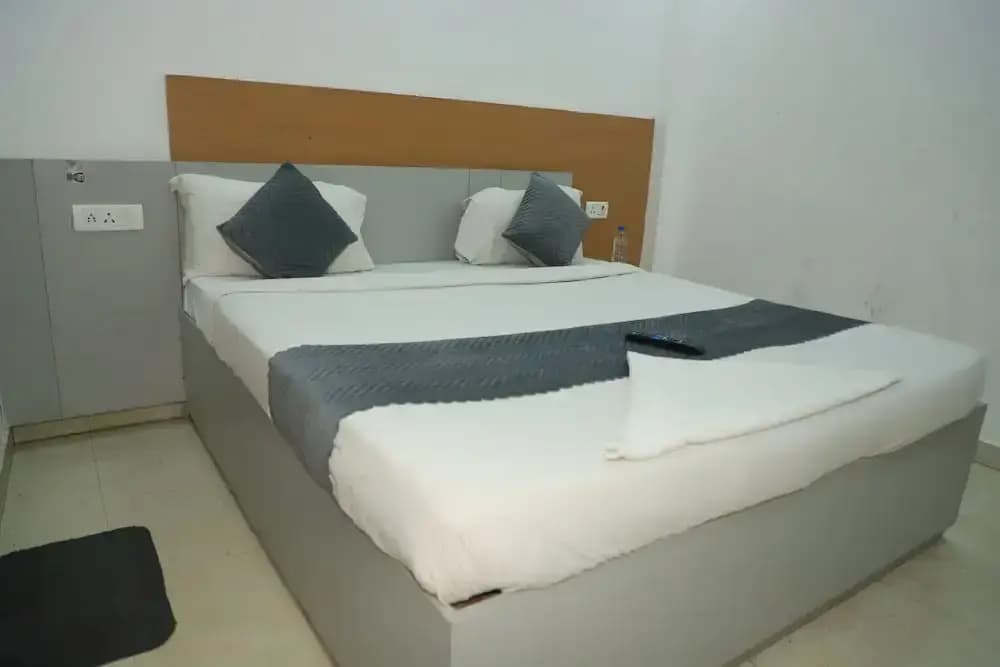 Mauryan Elite Hotel Chhatarpur Metro Station - photo 5