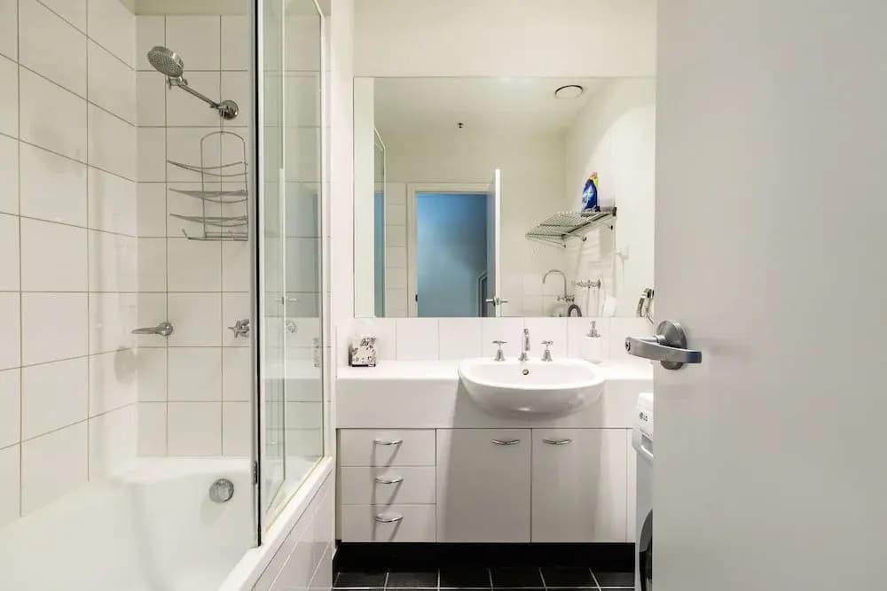 AERIN, 2BDR Melbourne Apartment - photo 8