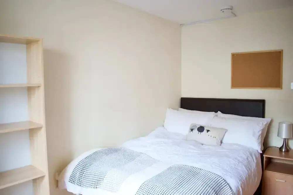 Spacious 3 Bed Apartment in Central Location - photo 15