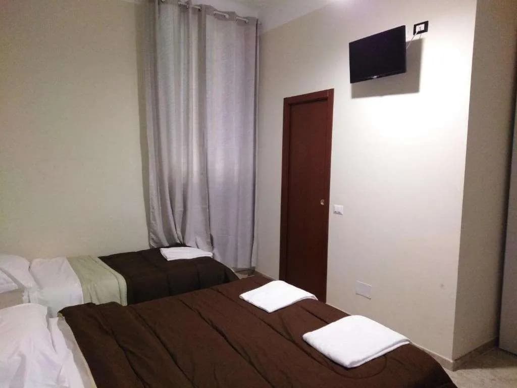 Emmy Hotel - photo 5